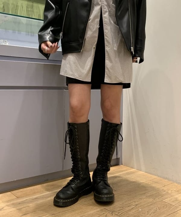 れいなさんの「BEAMS WOMEN｜▲Dr.Martens / 1B60 BEX 20 ホール ブーツ」を使ったコーディネート