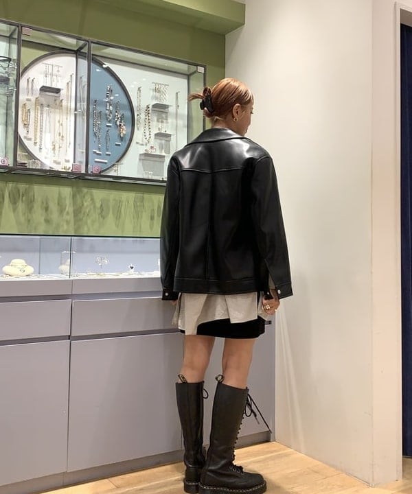 れいなさんの「BEAMS WOMEN｜▲Dr.Martens / 1B60 BEX 20 ホール ブーツ」を使ったコーディネート