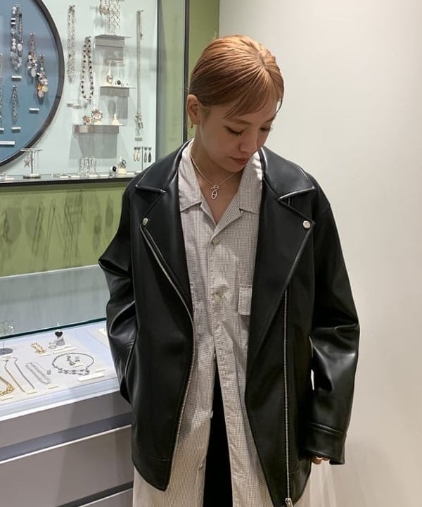 れいなさんの「BEAMS WOMEN｜▲Dr.Martens / 1B60 BEX 20 ホール ブーツ」を使ったコーディネート