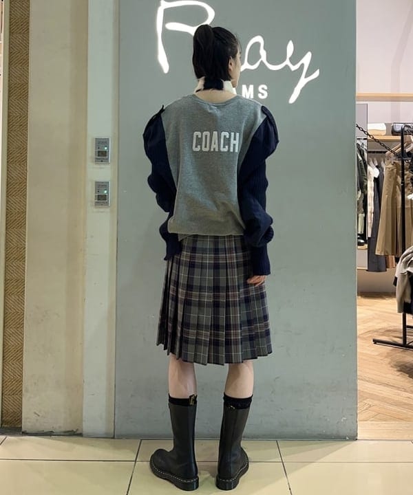 神坂 莉子さんの「BEAMS WOMEN｜スリム ニット ボーダー マフラー」を使ったコーディネート