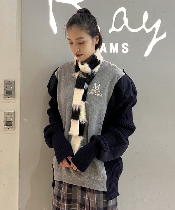 神坂 莉子さんの「BEAMS WOMEN｜スリム ニット ボーダー マフラー」を使ったコーディネート