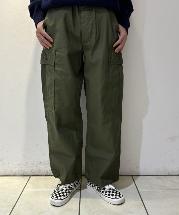 葵さんの「BEAMS WOMEN｜【別注】BUZZ RICKSON'S / ポプリン アーミーパンツ」を使ったコーディネート
