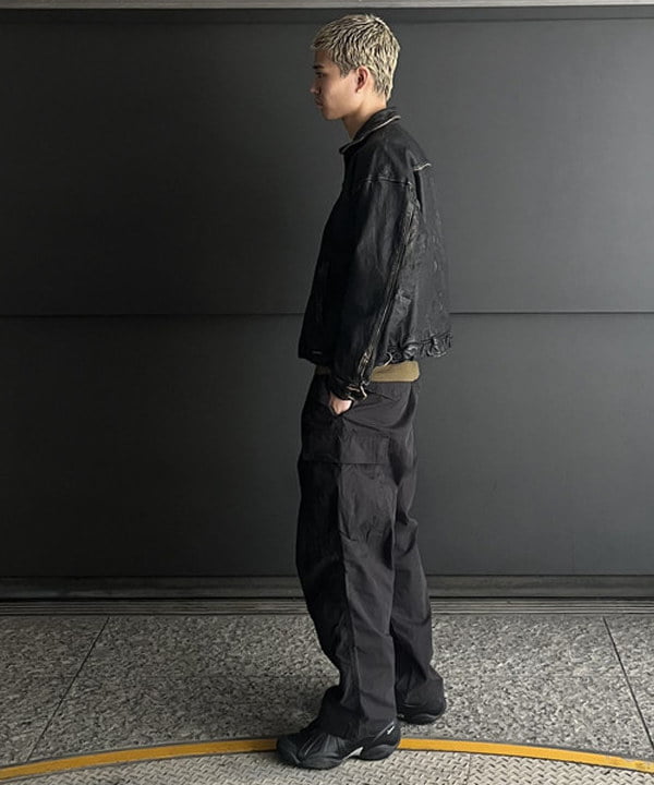 宮越 拓斗さんの「BEAMS WOMEN｜BEAMS / ビッグ 6ポケット カーゴパンツ」を使ったコーディネート