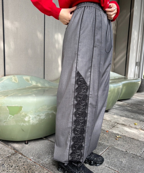 ちりこさんの「BEAMS WOMEN｜サイド レース ラインパンツ」を使ったコーディネート