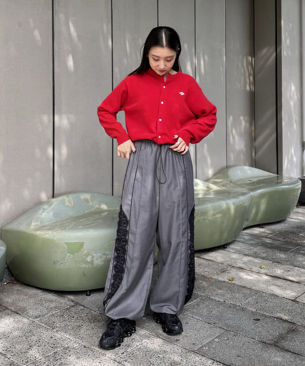 ちりこさんの「BEAMS WOMEN｜サイド レース ラインパンツ」を使ったコーディネート