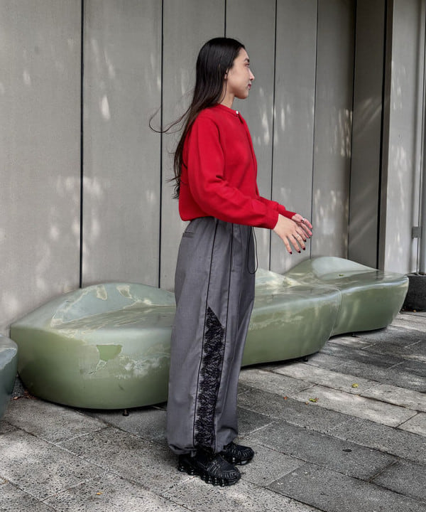 ちりこさんの「BEAMS WOMEN｜サイド レース ラインパンツ」を使ったコーディネート