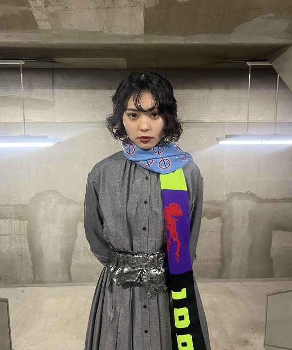 星野 真依さんの「BEAMS WOMEN｜ジャガード サッカー マフラー」を使ったコーディネート