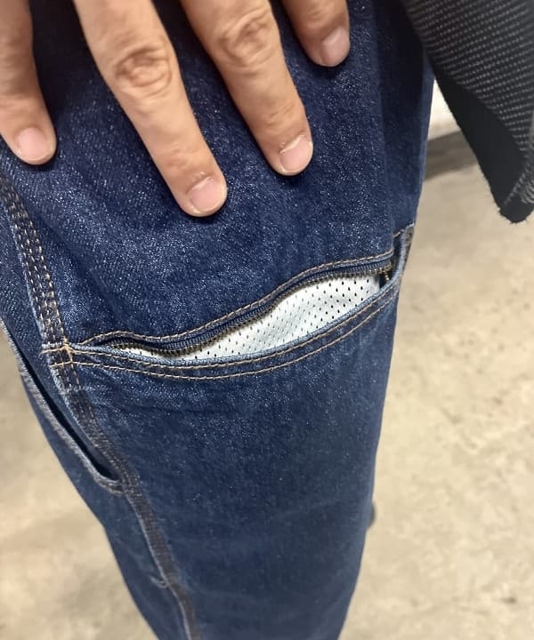 槙山 賢斗さんの「BEAMS WOMEN｜【別注】NULL TOKYO / W KNEE DENIM PANTS」を使ったコーディネート