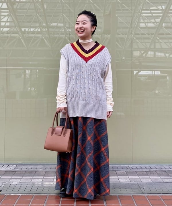 吉田　真実さんの「ボウタイ ギャザー スリーブ Tシャツ」を使ったコーディネート