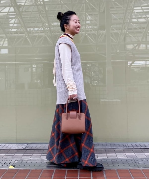 吉田　真実さんの「ボウタイ ギャザー スリーブ Tシャツ」を使ったコーディネート