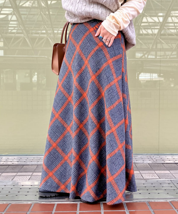 吉田　真実さんの「ボウタイ ギャザー スリーブ Tシャツ」を使ったコーディネート