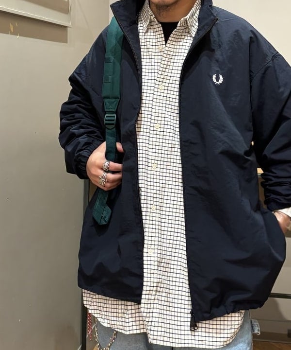 三宅 康平さんの「BEAMS WOMEN｜【別注】 FRED PERRY / Shell Jacket」を使ったコーディネート