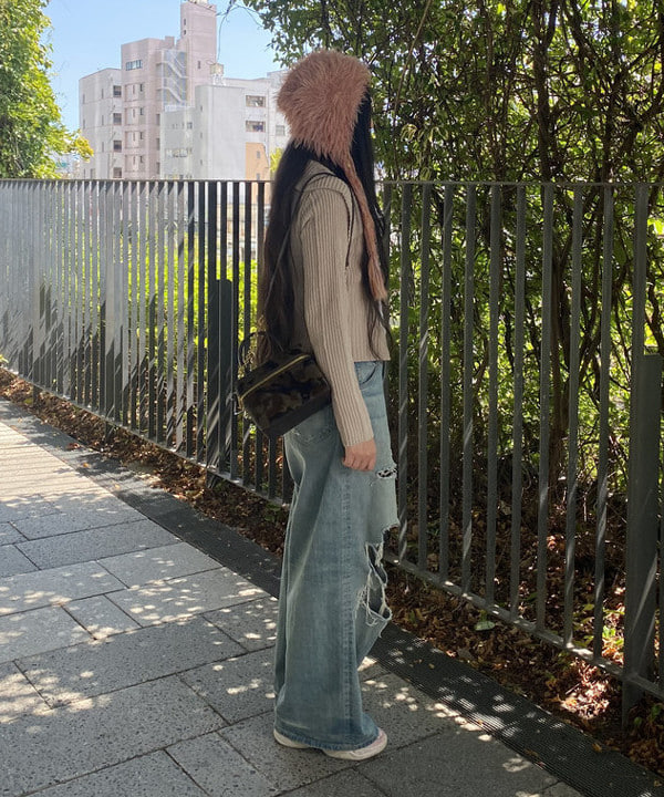 ayaさんの「BEAMS WOMEN｜ラメ リブ ジップ ビッグ カラー ニット」を使ったコーディネート
