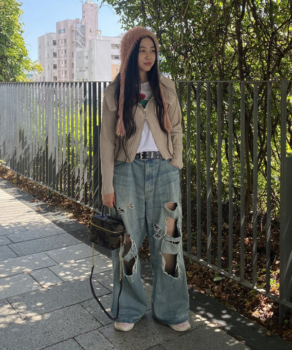 ayaさんの「BEAMS WOMEN｜ラメ リブ ジップ ビッグ カラー ニット」を使ったコーディネート