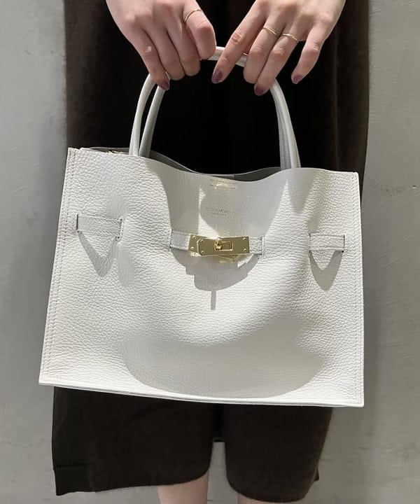 坂本 涼花さんの「BEAMS WOMEN｜VIOLAd’ORO / TRERO シュリンク クロア トートバッグ」を使ったコーディネート