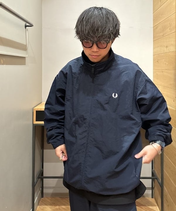 三宅 康平さんの「BEAMS WOMEN｜【別注】 FRED PERRY / Shell Jacket」を使ったコーディネート