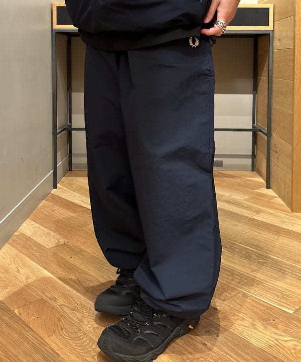 三宅 康平さんの「BEAMS WOMEN｜【別注】 FRED PERRY / Shell Jacket」を使ったコーディネート