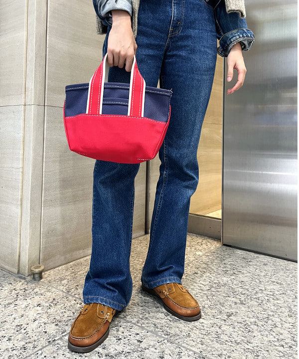 しもつまさんの「BEAMS WOMEN｜L.L.Bean / Deep Bottom Deluxe Boat and Tote S」を使ったコーディネート