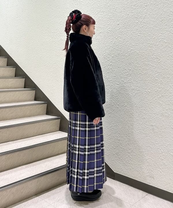 庭野 優紀さんの「TATRAS / BARBRA ボア ブルゾン」を使ったコーディネート