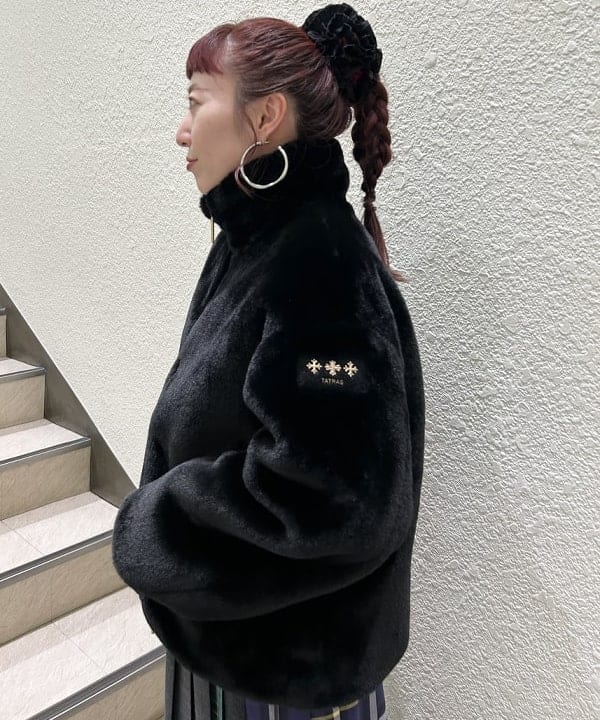 庭野 優紀さんの「TATRAS / BARBRA ボア ブルゾン」を使ったコーディネート