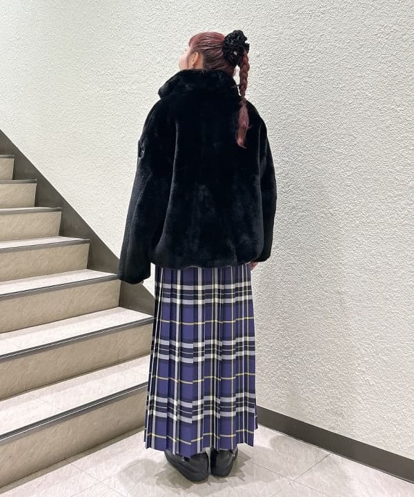 庭野 優紀さんの「TATRAS / BARBRA ボア ブルゾン」を使ったコーディネート