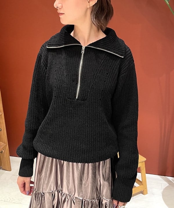中江梨々香さんの「BEAMS WOMEN｜メタリック ギャザー スカート」を使ったコーディネート