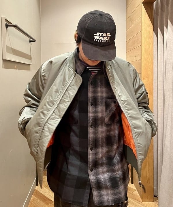 新里 京介さんの「BEAMS WOMEN｜リラックスフィット THERMOLITE(R) MA-1 （撥水）」を使ったコーディネート