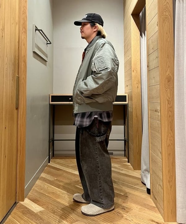 新里 京介さんの「BEAMS WOMEN｜リラックスフィット THERMOLITE(R) MA-1 （撥水）」を使ったコーディネート