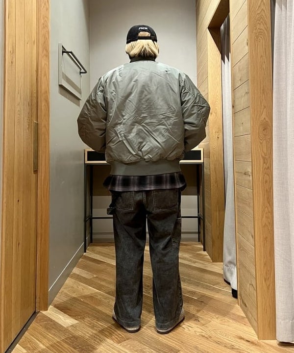 新里 京介さんの「BEAMS WOMEN｜リラックスフィット THERMOLITE(R) MA-1 （撥水）」を使ったコーディネート