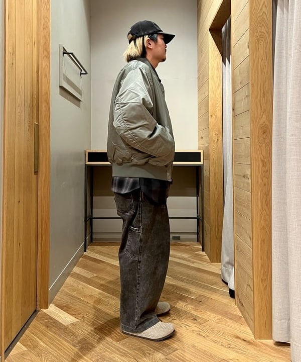 新里 京介さんの「BEAMS WOMEN｜リラックスフィット THERMOLITE(R) MA-1 （撥水）」を使ったコーディネート