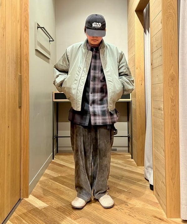 新里 京介さんの「BEAMS WOMEN｜リラックスフィット THERMOLITE(R) MA-1 （撥水）」を使ったコーディネート