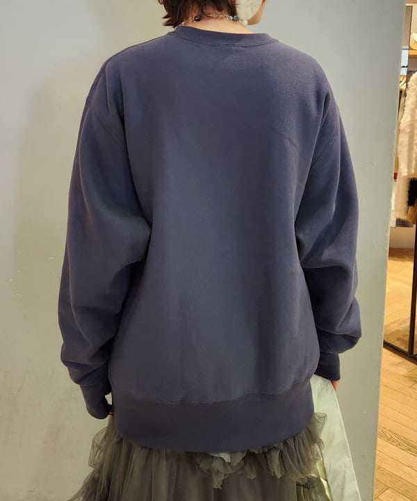 saori KATOさんの「BEAMS WOMEN｜【別注】Champion × MIN-NANO / ロゴ クルーネック スウェット」を使ったコーディネート