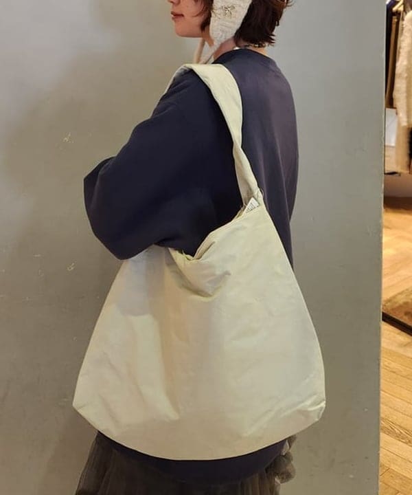 saori KATOさんの「BEAMS WOMEN｜【別注】Champion × MIN-NANO / ロゴ クルーネック スウェット」を使ったコーディネート