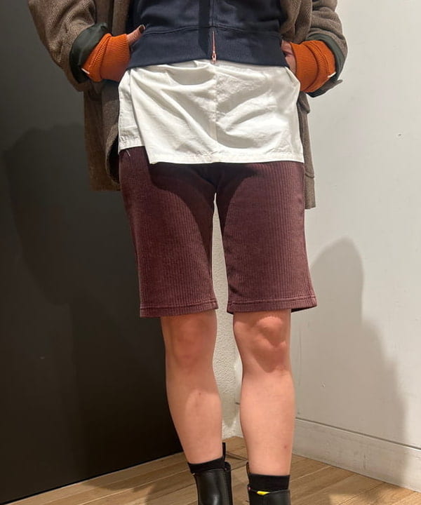 佐藤 亜美さんの「BEAMS WOMEN｜カット コーデュロイ バイカー ショーツ」を使ったコーディネート