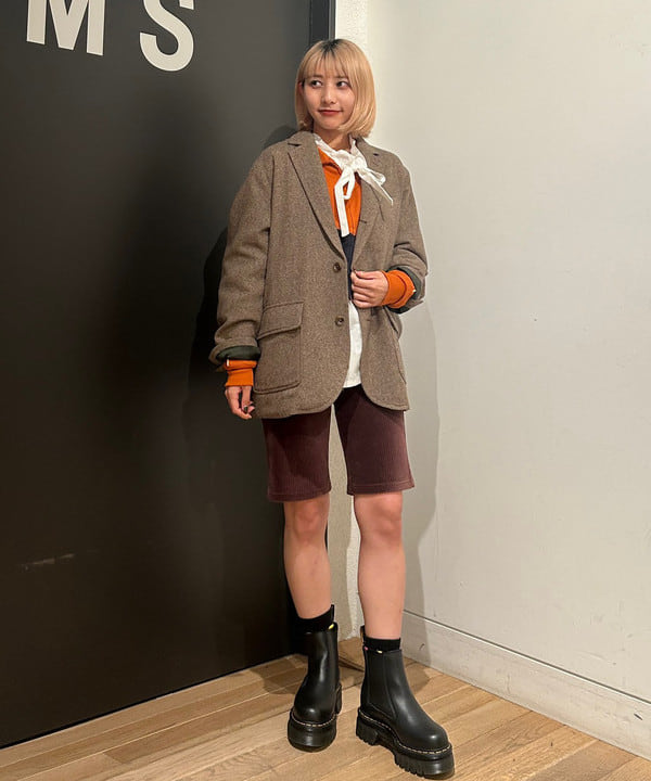 佐藤 亜美さんの「BEAMS WOMEN｜カット コーデュロイ バイカー ショーツ」を使ったコーディネート