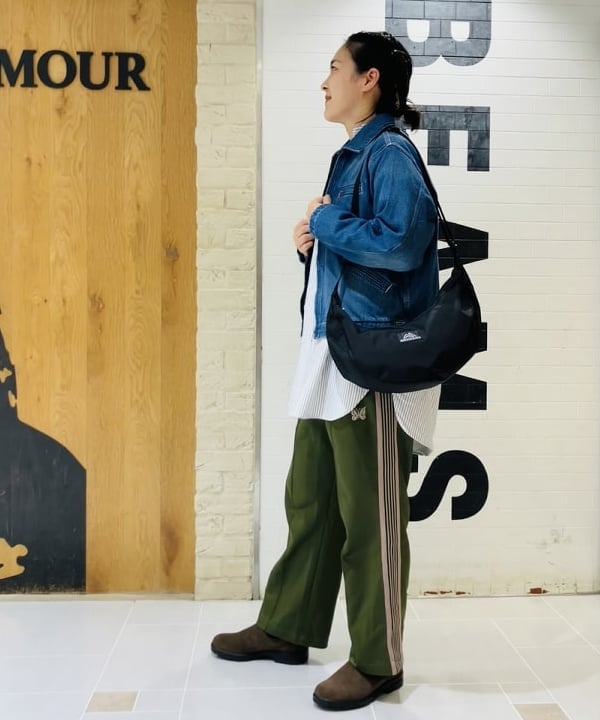 岡 弥生さんの「BEAMS WOMEN｜GREGORY / ラフィン バッグ L」を使ったコーディネート