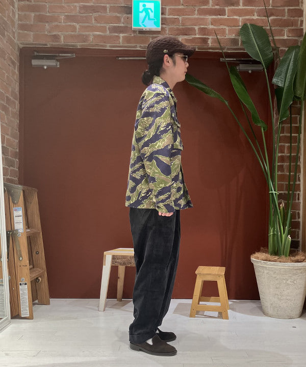 ハルさんの「BEAMS WOMEN｜タイガーストライプ ジャカード ミリタリー シャツ ジャケット」を使ったコーディネート