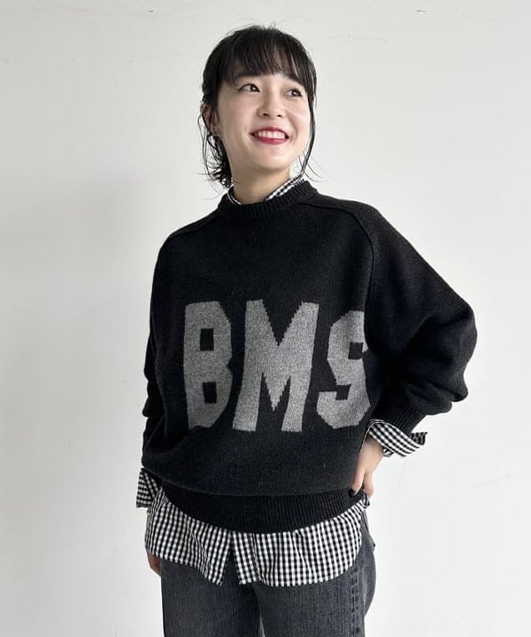 ナガオカ サキさんの「BEAMS WOMEN｜ビッグ ロゴ クルー ニット」を使ったコーディネート
