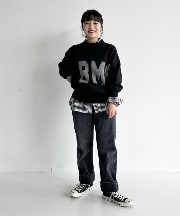 ナガオカ サキさんの「BEAMS WOMEN｜ビッグ ロゴ クルー ニット」を使ったコーディネート