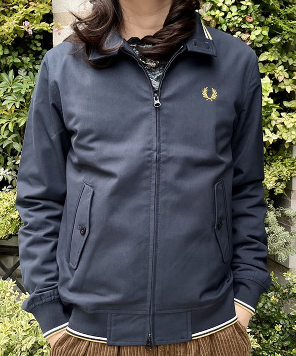 トラ吉さんの「BEAMS WOMEN｜【別注】FRED PERRY / ロゴ ジャカード ビーニー」を使ったコーディネート