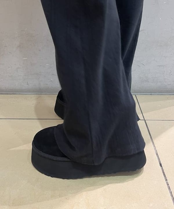 神坂 莉子さんの「BEAMS WOMEN｜【WEB限定】UGG(R) / W CLASSIC MINI DIPPER」を使ったコーディネート