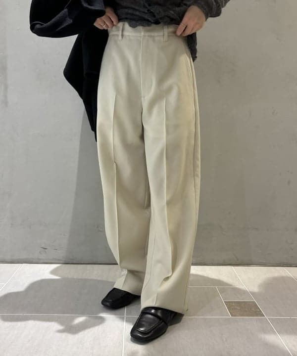 野村 美紅さんの「BEAMS WOMEN｜ハードギャバジン パンツ」を使ったコーディネート