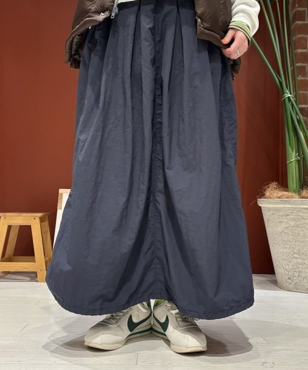 クロサワさんの「BEAMS WOMEN｜Gramicci × BEAMS BOY / 別注 バルーン スカート」を使ったコーディネート