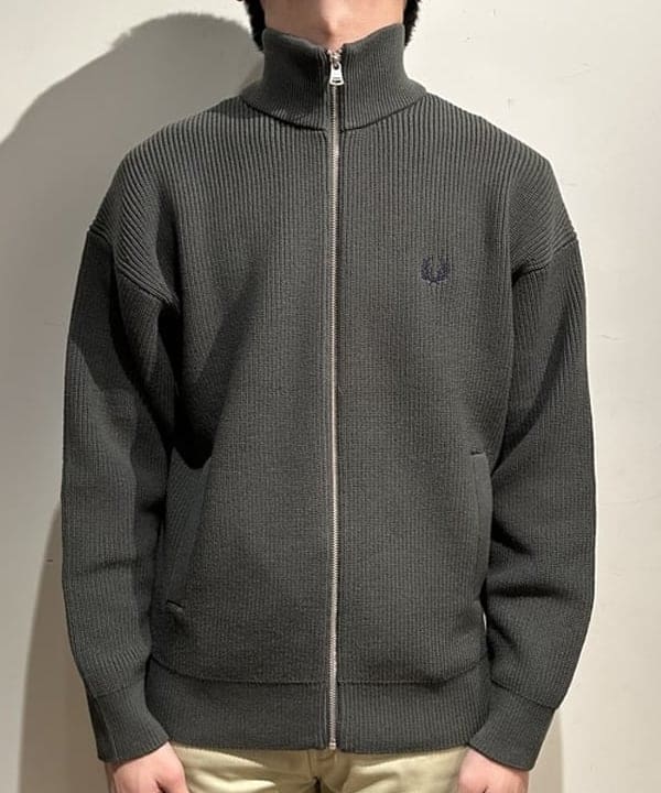 及川 晃さんの「BEAMS WOMEN｜【別注】FRED PERRY / ドライバーズ ニット」を使ったコーディネート
