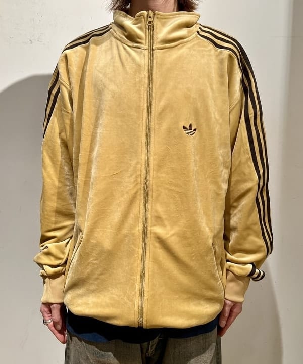 関澤 佑樹さんの「BEAMS WOMEN｜【別注】Lee / WIDE FADE BAGGY JEANS」を使ったコーディネート