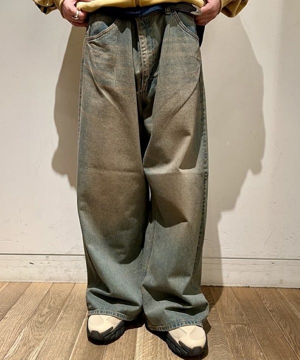 関澤 佑樹さんの「BEAMS WOMEN｜【別注】Lee / WIDE FADE BAGGY JEANS」を使ったコーディネート