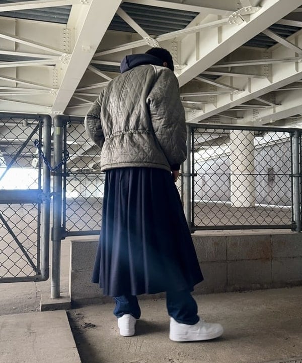 川崎 駿希さんの「BEAMS WOMEN｜Gramicci / 別注 ギャバ ロングスカート」を使ったコーディネート