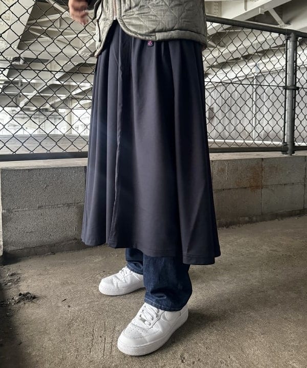 川崎 駿希さんの「BEAMS WOMEN｜Gramicci / 別注 ギャバ ロングスカート」を使ったコーディネート
