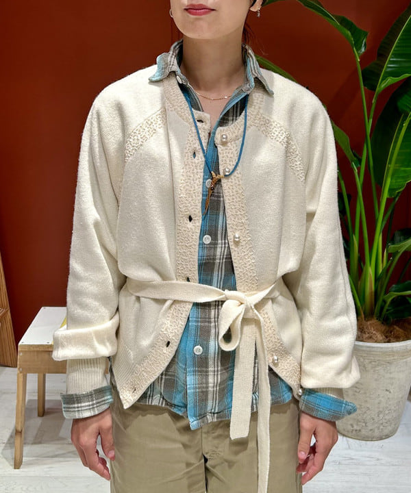 marieさんの「BEAMS WOMEN｜maturely / ビーズ エンブロイダリー バック オープン カーディガン」を使ったコーディネート