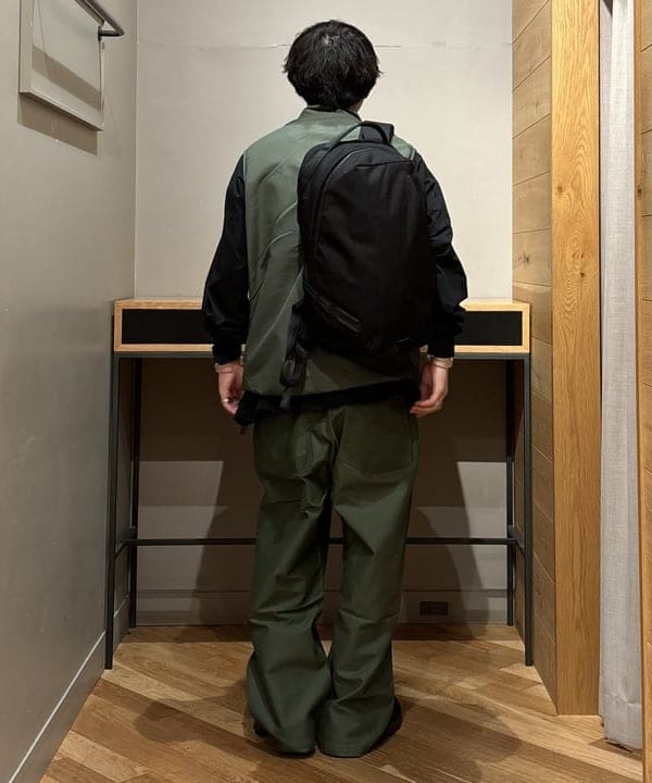 三宅 康平さんの「BEAMS WOMEN｜ABLE CARRY / Daily Plus Cordura Black」を使ったコーディネート